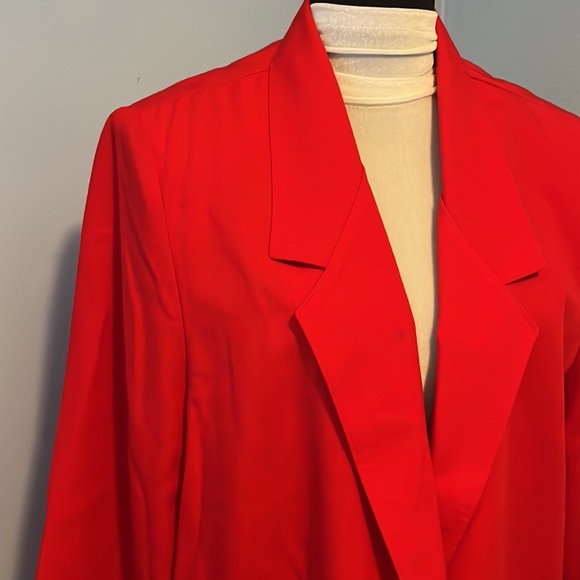 Alfred Dunner Women’s red one button blazer, size 16P, $15 - Picture 2 of 7